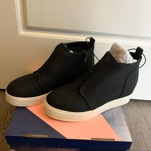 SZ 8 BRAND NEW NEVER WORN BLACK SHOES